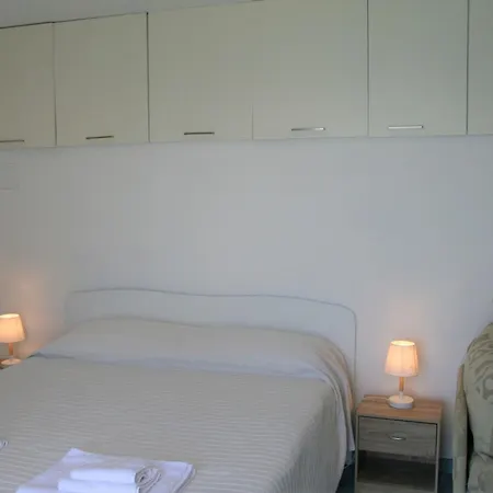 Apartment 'laura' Mit Blick Aufs Wasser By Interhome *