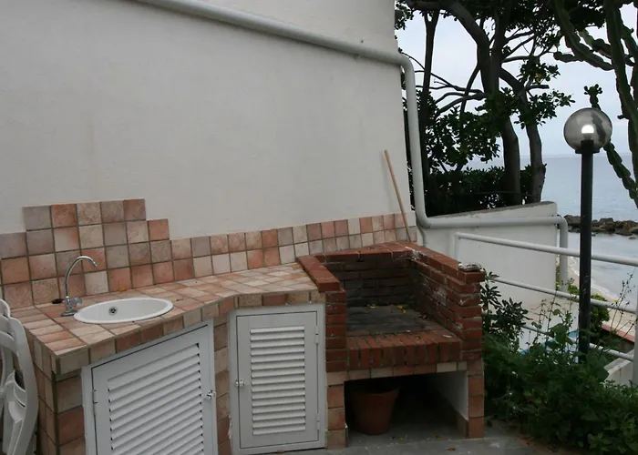 'laura' Mit Blick Aufs Wasser By Interhome