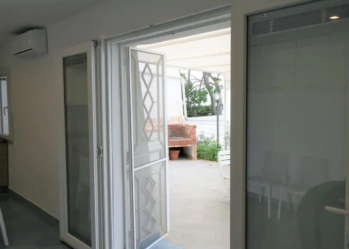 'laura' Mit Blick Aufs Wasser By Interhome *