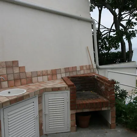 'laura' Mit Blick Aufs Wasser By Interhome