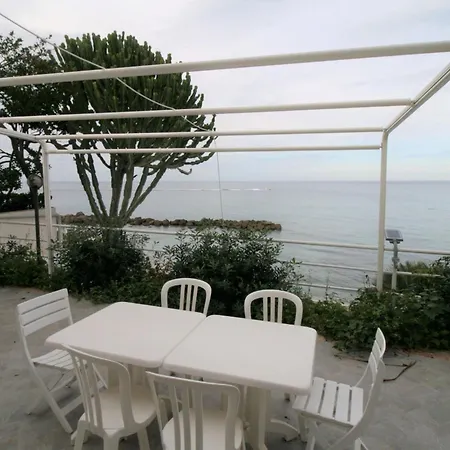 'laura' Mit Blick Aufs Wasser By Interhome Daire *