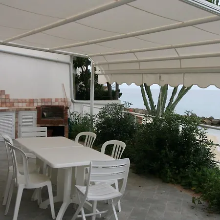 'laura' Mit Blick Aufs Wasser By Interhome