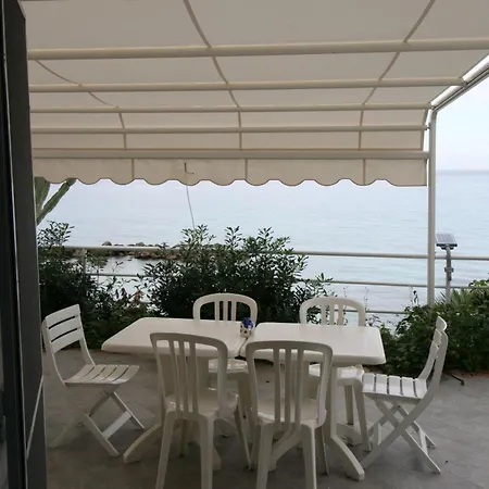'laura' Mit Blick Aufs Wasser By Interhome Daire *