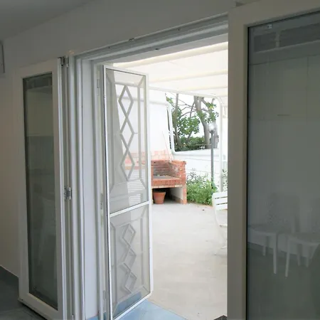 'laura' Mit Blick Aufs Wasser By Interhome *