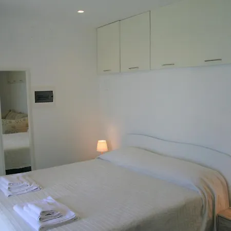 'laura' Mit Blick Aufs Wasser By Interhome Daire *