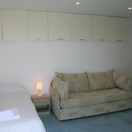 'laura' Mit Blick Aufs Wasser By Interhome