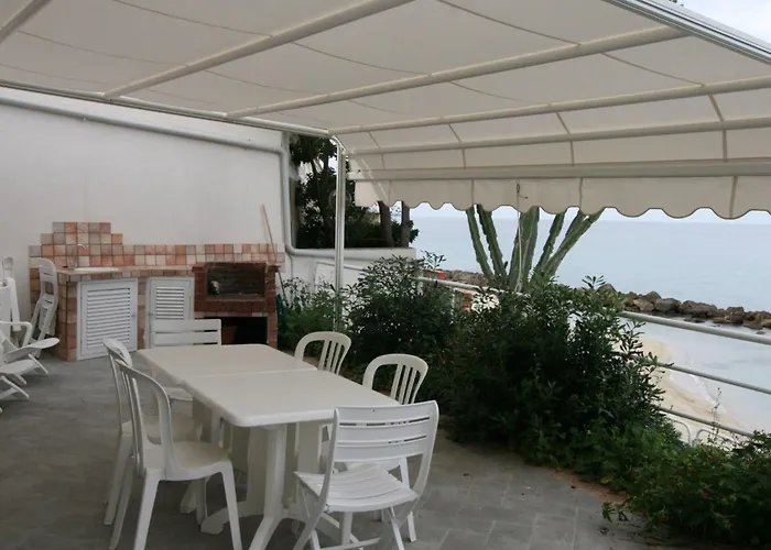 'laura' Mit Blick Aufs Wasser By Interhome