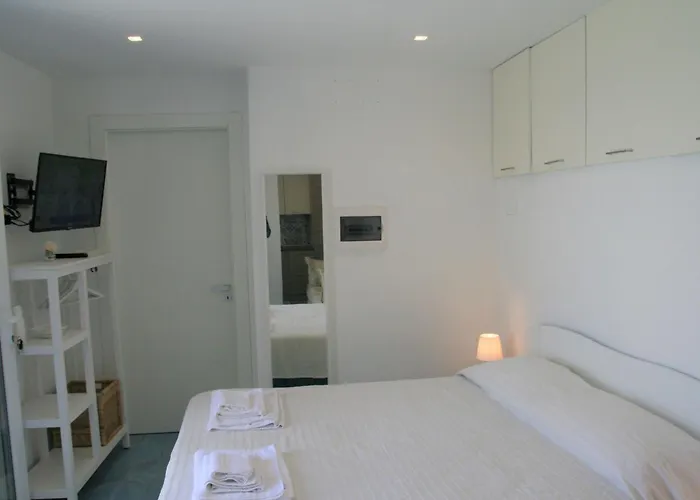 'laura' Mit Blick Aufs Wasser By Interhome Lejlighed *