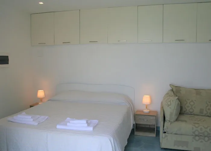 'laura' Mit Blick Aufs Wasser By Interhome