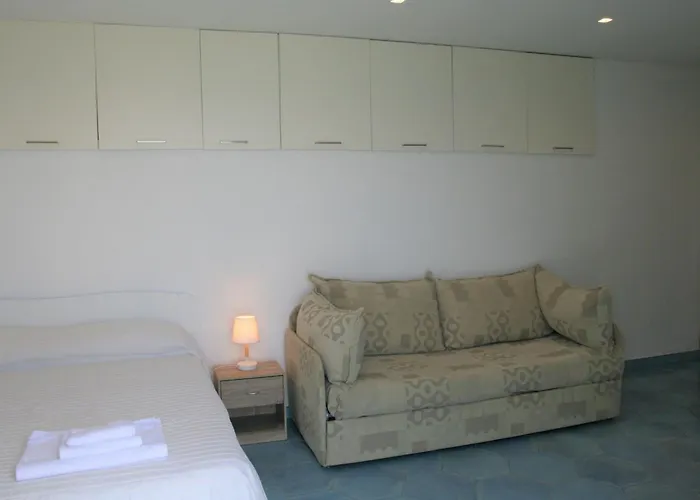 'laura' Mit Blick Aufs Wasser By Interhome