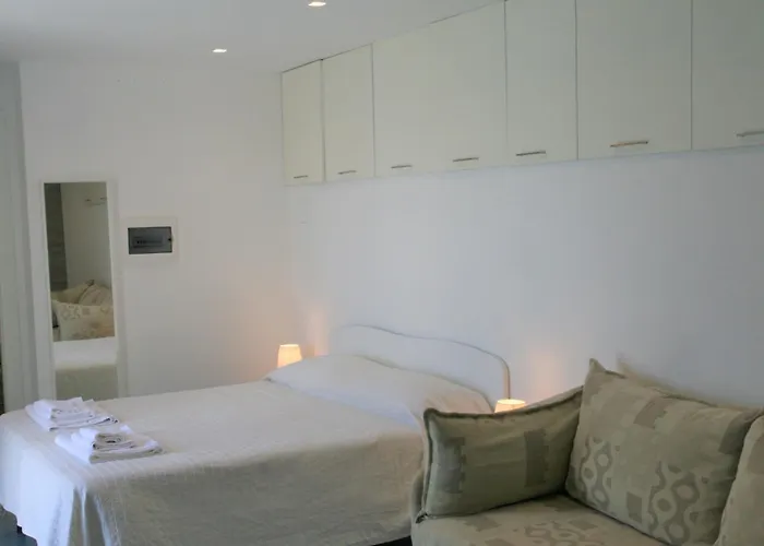 'laura' Mit Blick Aufs Wasser By Interhome Lejlighed